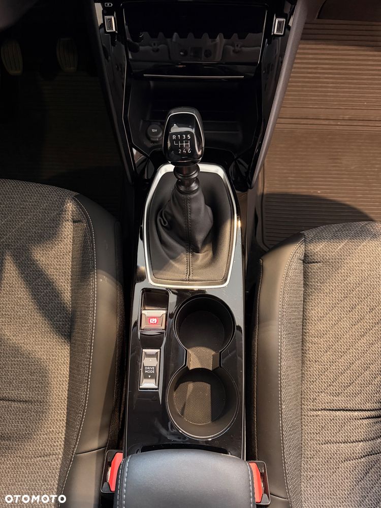 Peugeot 208 - 16