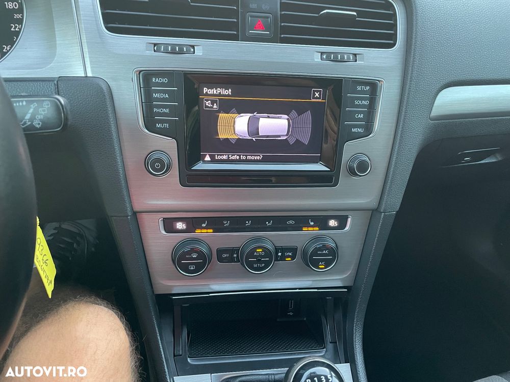 Volkswagen Golf - 8