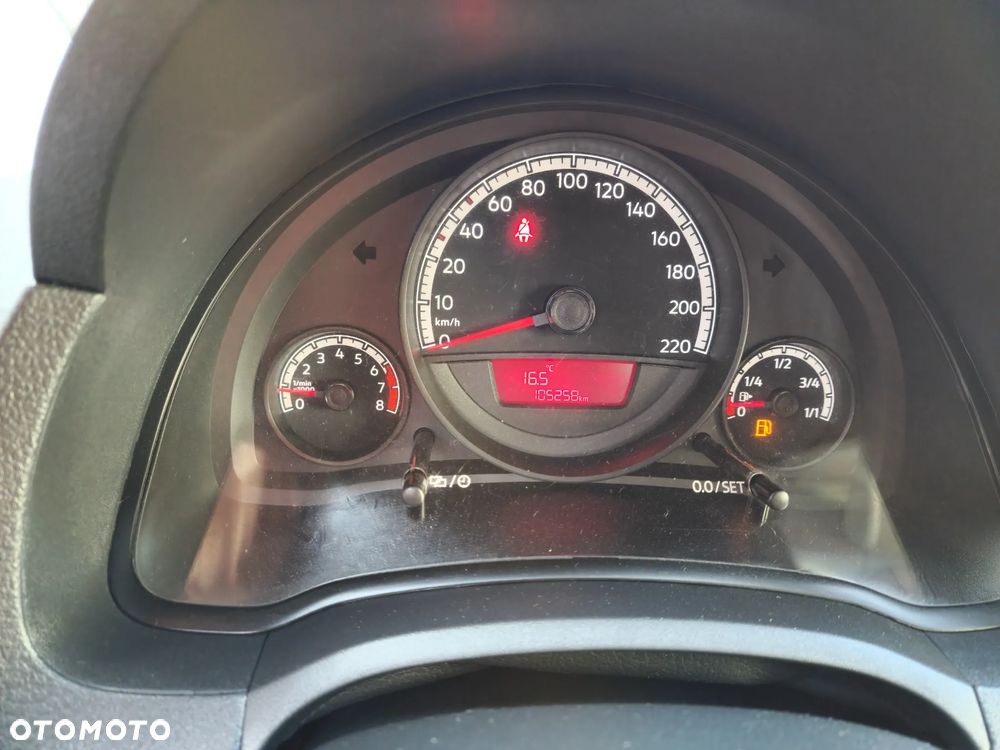 Volkswagen up! (BlueMotion Technology) move - 22