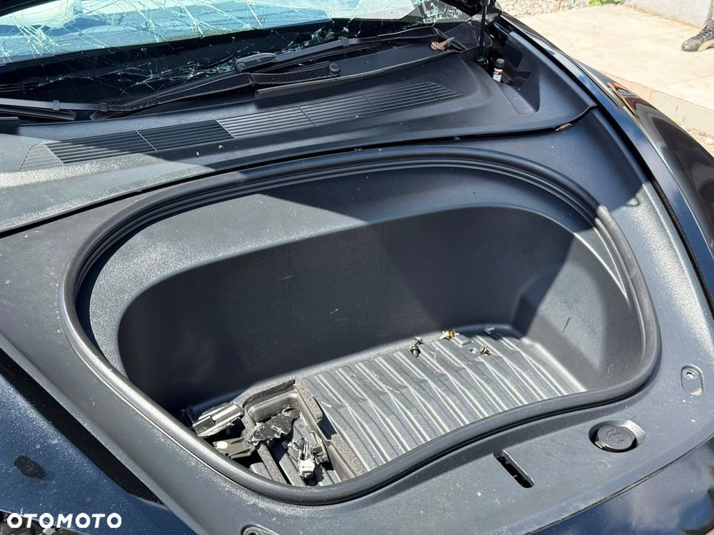 Tesla Model 3 - 6