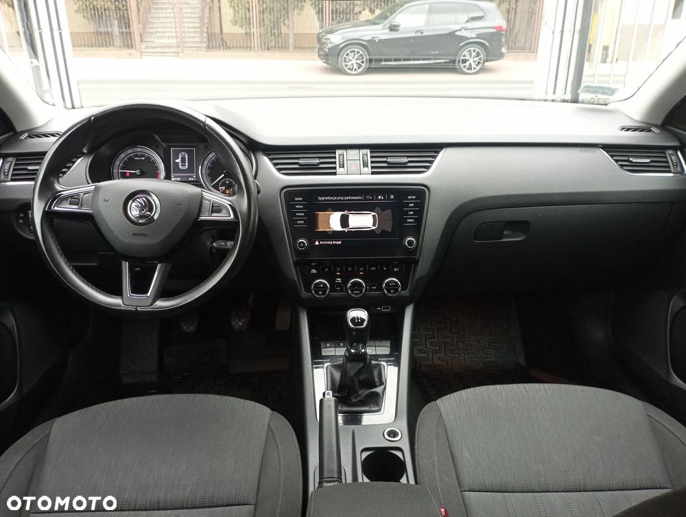 Skoda Octavia 1.6 TDI Ambition DSG - 8