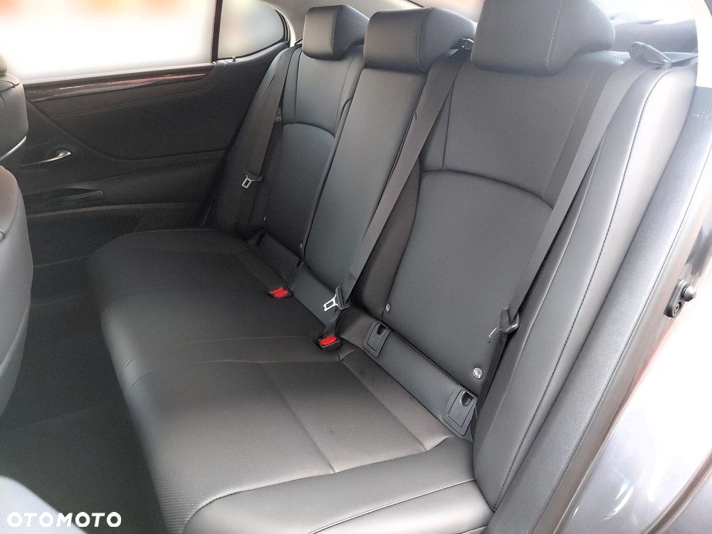Lexus ES 300h Business Edition - 15