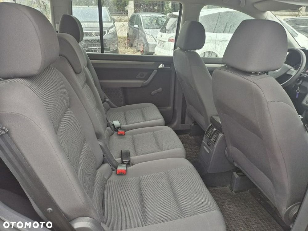 Volkswagen Touran - 16