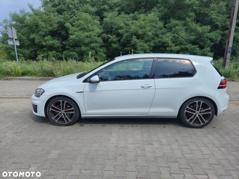Volkswagen Golf - 20