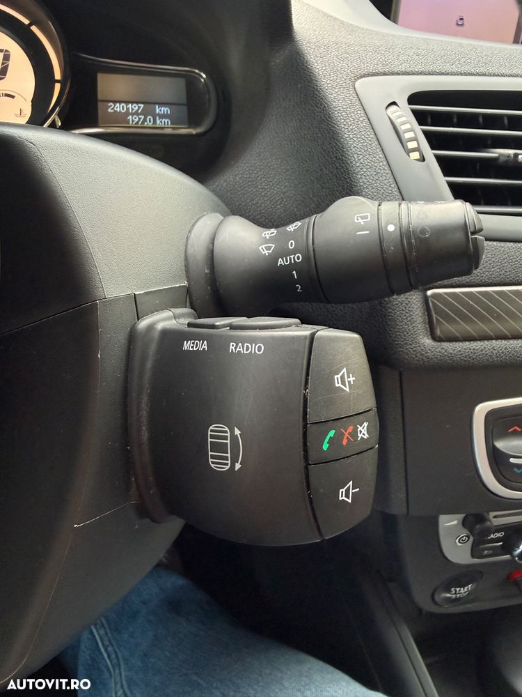 Renault Megane ENERGY dCi 110 Start & Stop Bose Edition - 21