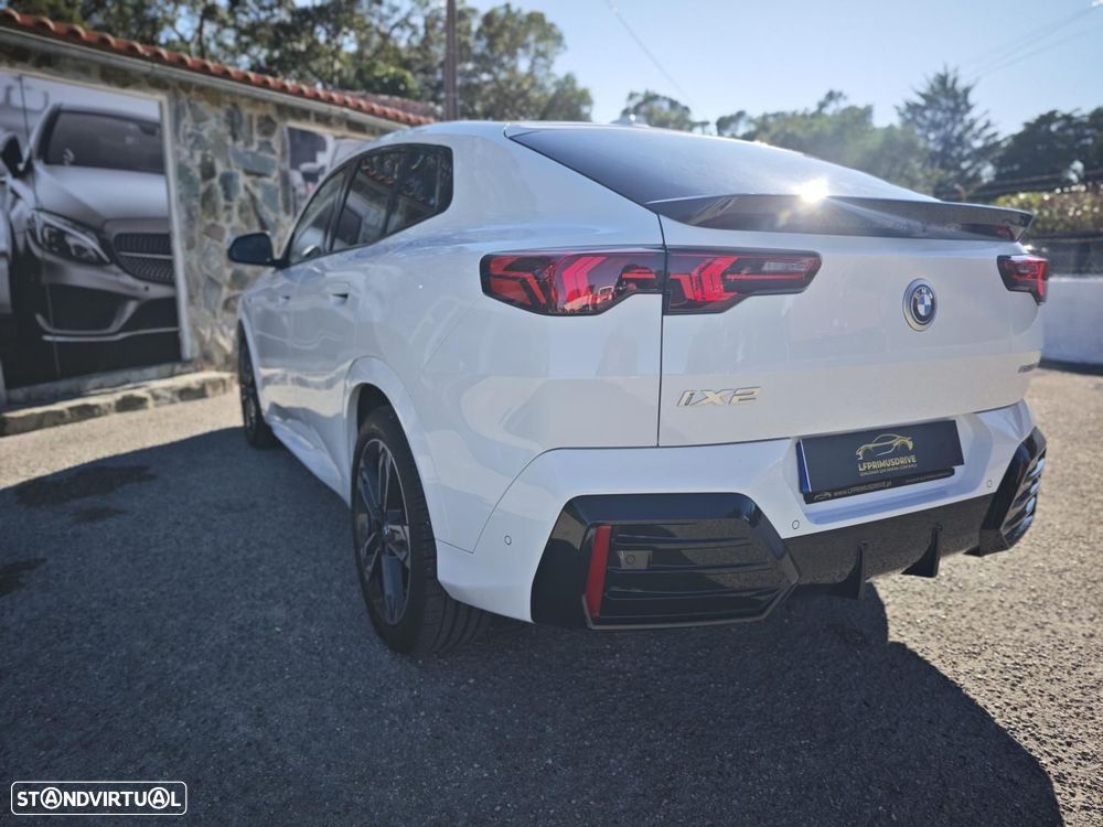 BMW iX2 eDrive20 Pack Desportivo M - 16