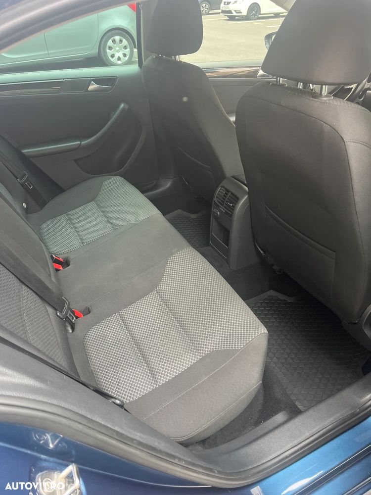 Volkswagen Jetta 2.0 TDI Comfortline - 12