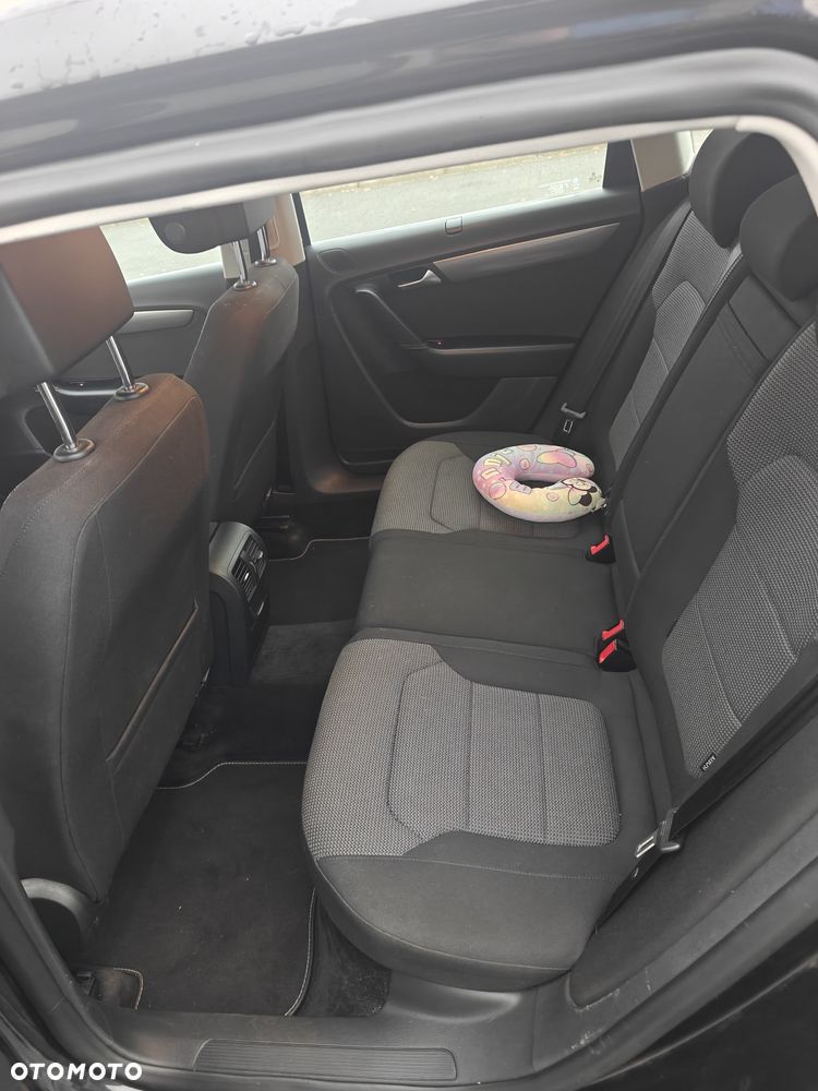Volkswagen Passat - 4