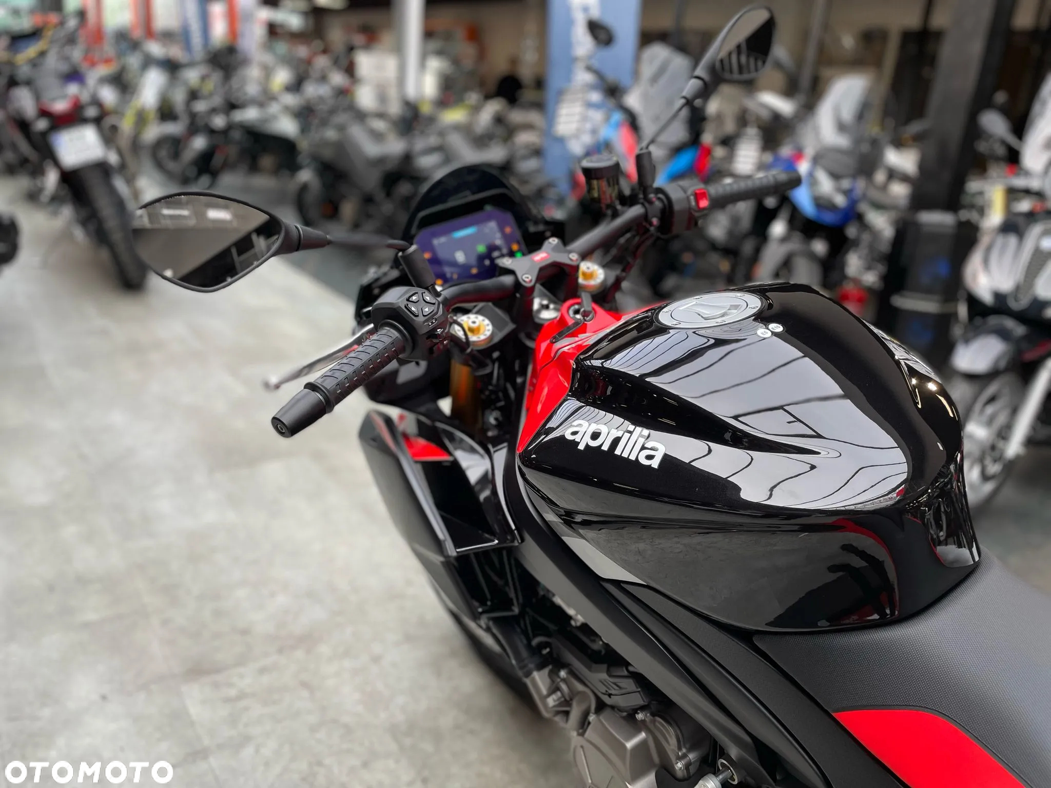 Aprilia Tuono - 10