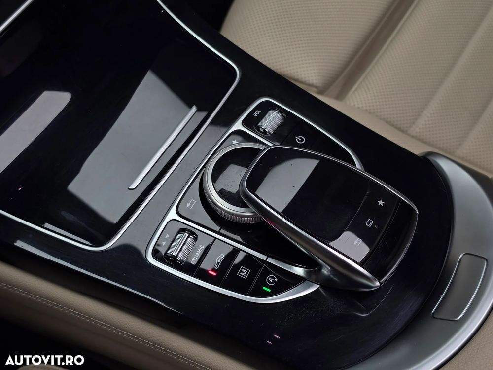 Mercedes-Benz GLC 250 4MATIC 9G-TRONIC AMG Line - 21