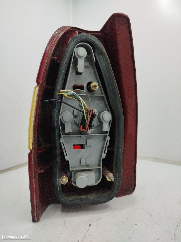 Farolim Stop Dto Fiat Palio Weekend (178_) - 3