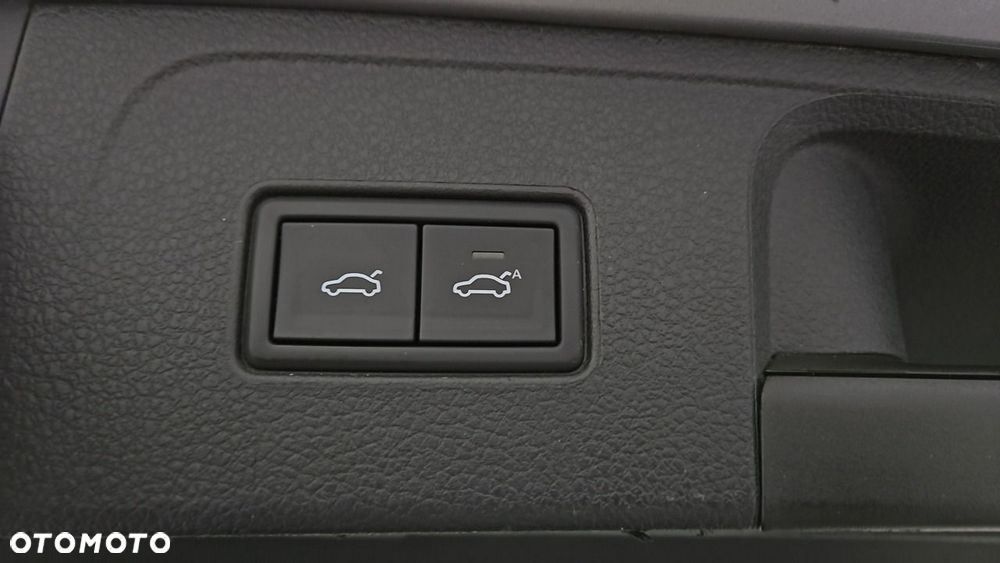 Volkswagen Passat Variant 2.0 TDI Elegance DSG - 25