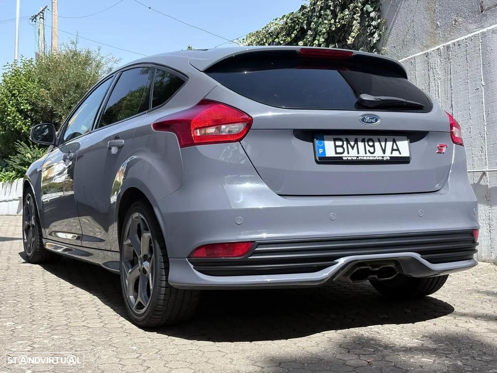 Ford Focus 2.0 EcoBoost ST c/ Pack Pele Desportiva - 24