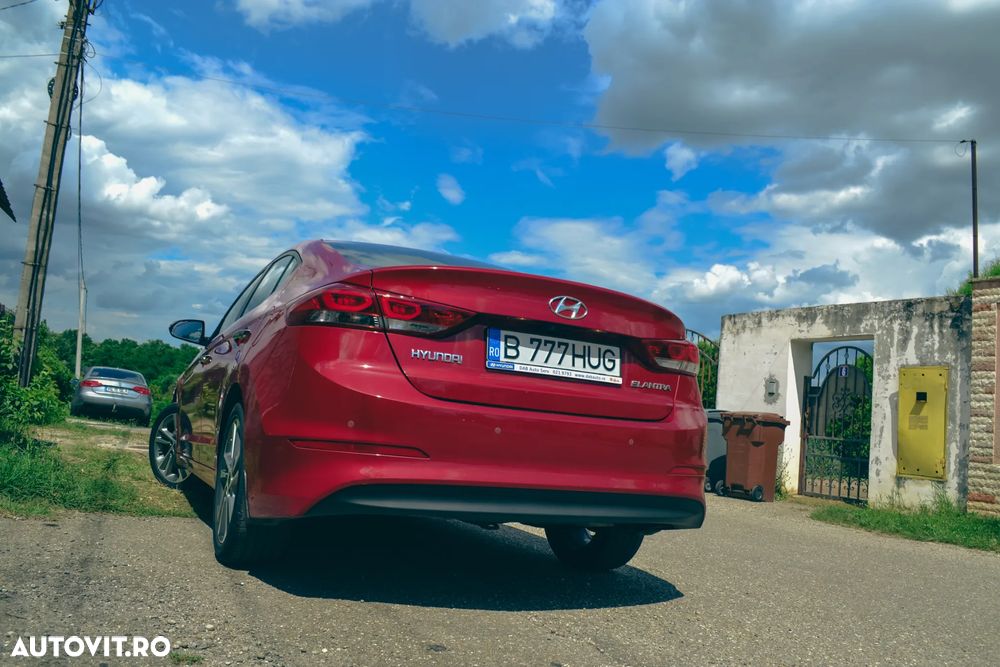 Hyundai Elantra - 2