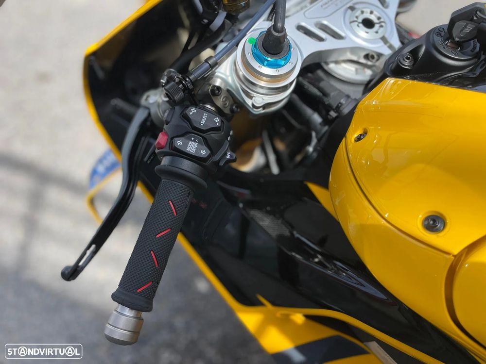 Ducati Panigale V4 Bagnaia 2023 World Champion Replica - 8