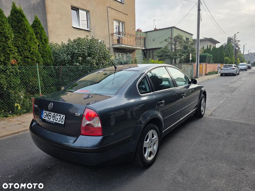 Volkswagen Passat - 4
