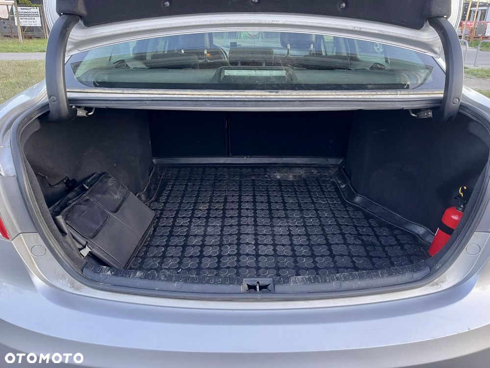 Toyota Avensis 1.8 Sol - 19