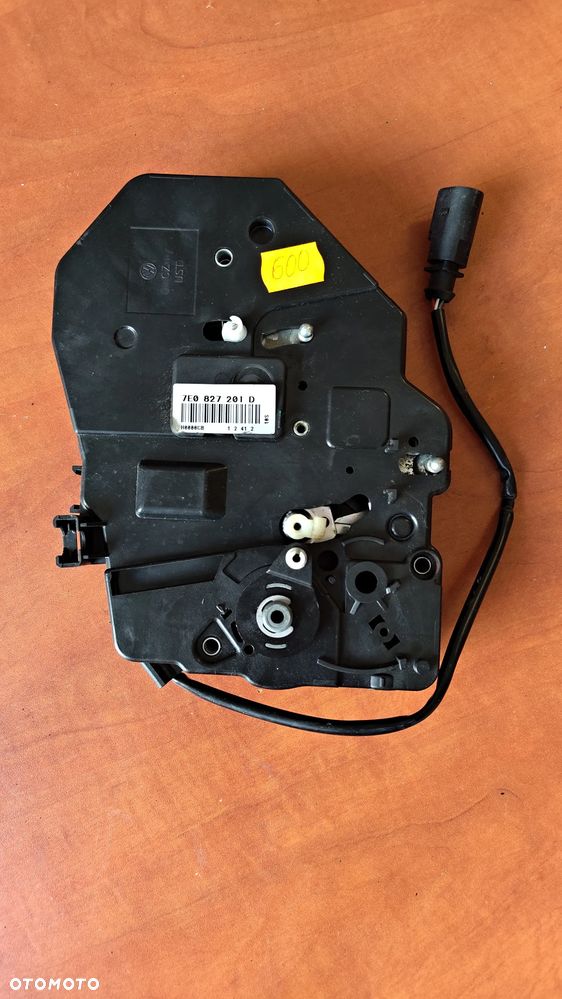 VW T5 LIFT zamek drzwi skrzydłowych lewy tył 7E0827201D - 1
