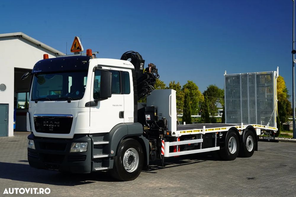 MAN TGS 26.360 / 6x2 / PLATFORMĂ / MACARA HIAB 166 B-3 / CAPACITATE MAX. DE RIDICARE: 5.200 KG / RAZĂ MAX. DE ACȚIUNE: 10,3 M / TROLIU / RAMPE HIDRAULICE / ROTATOR / TELECOMANDĂ - 9