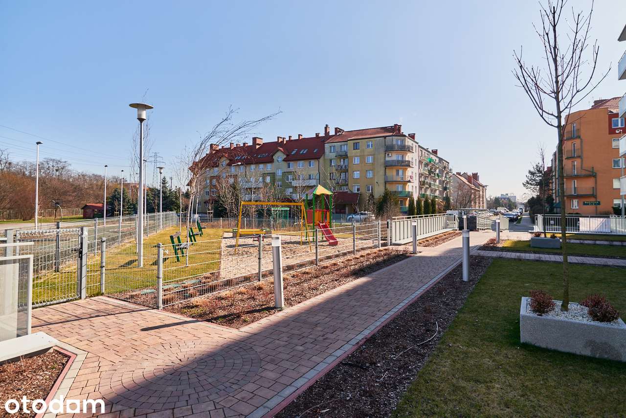 Przestronne 3-pokojowe mieszkanie z balkonem – ul. Burzowa, Krzyki