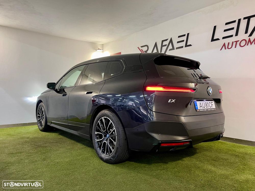 BMW iX xDrive 40 - 8