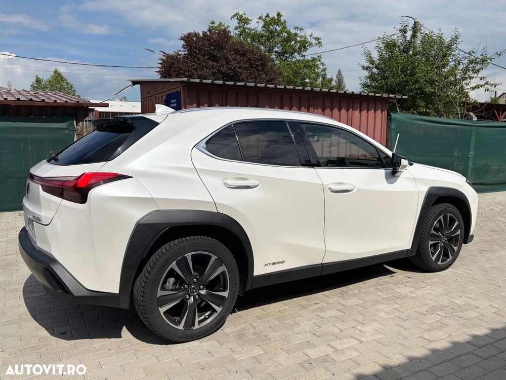 Lexus UX 250h Business Edition - 17