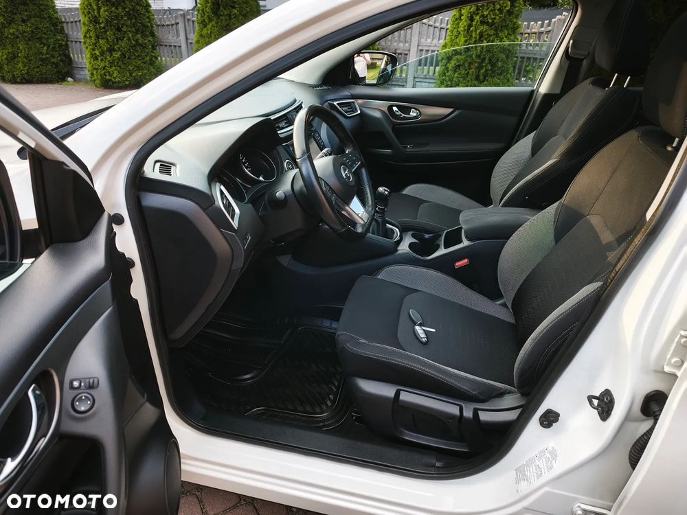 Nissan Qashqai 1.6 DIG-T N-Connecta - 26