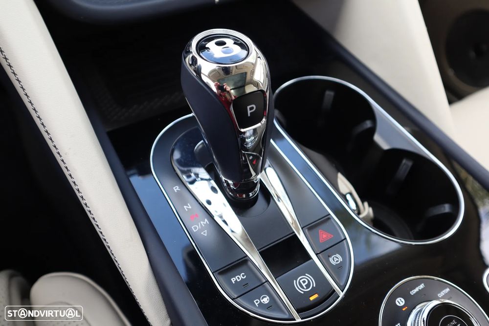 Bentley Bentayga V8 Azure - 52