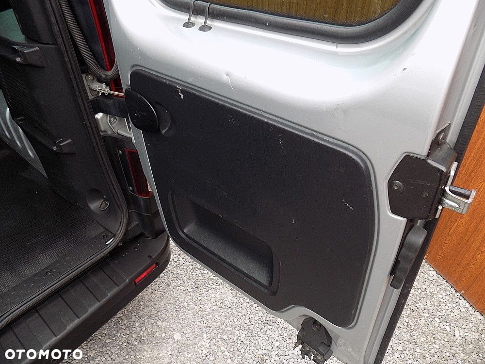 Opel Vivaro L2H1 2,9t Elegance Business - 21