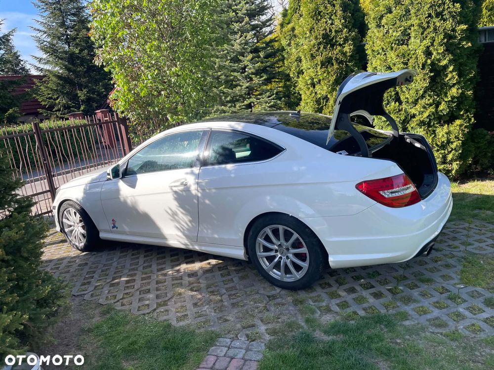Mercedes-Benz Klasa C 250 CGI BlueEff Sport - 3