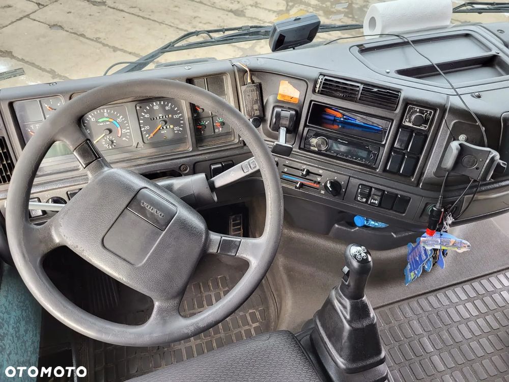 Volvo FH12 6X2R - 2