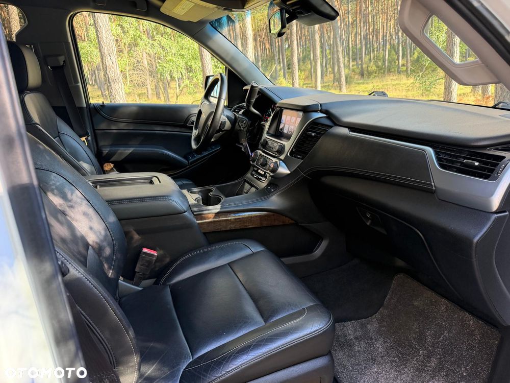 Chevrolet Suburban - 5