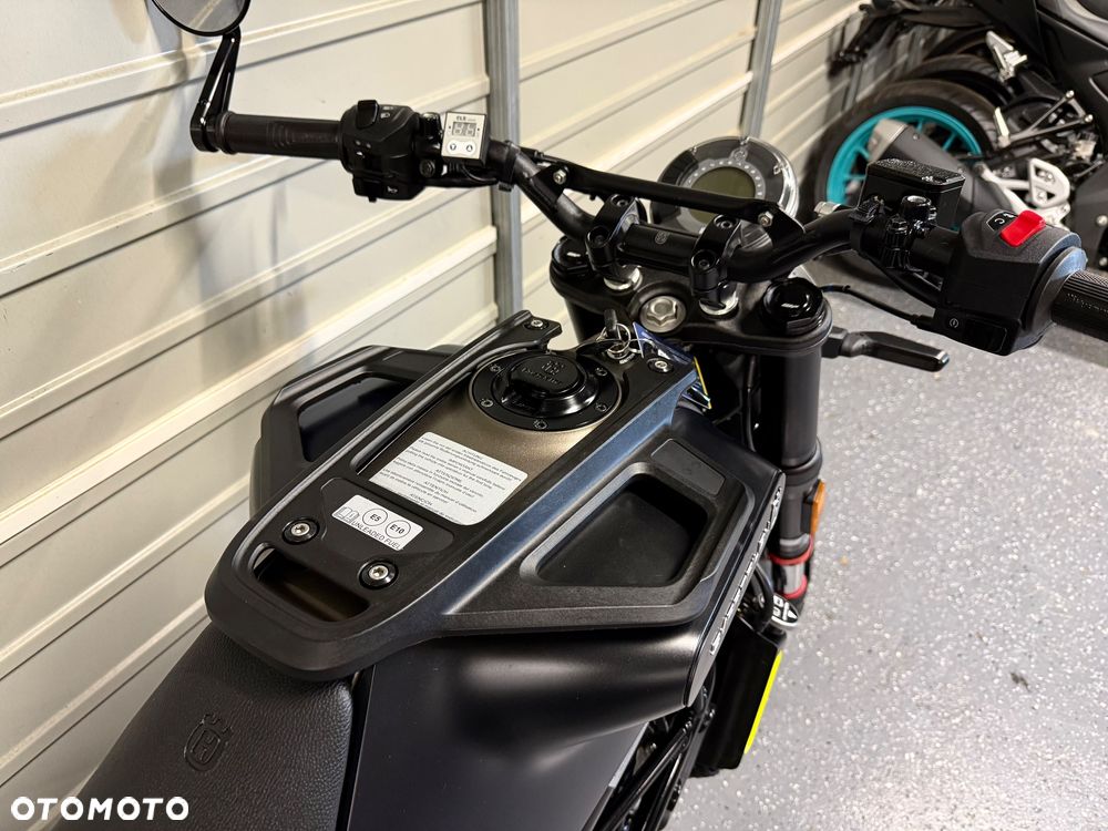 Husqvarna Svartpilen - 11
