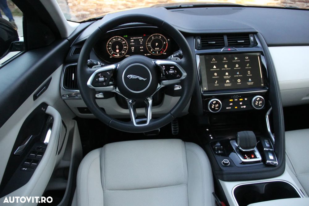 Jaguar E-Pace - 32