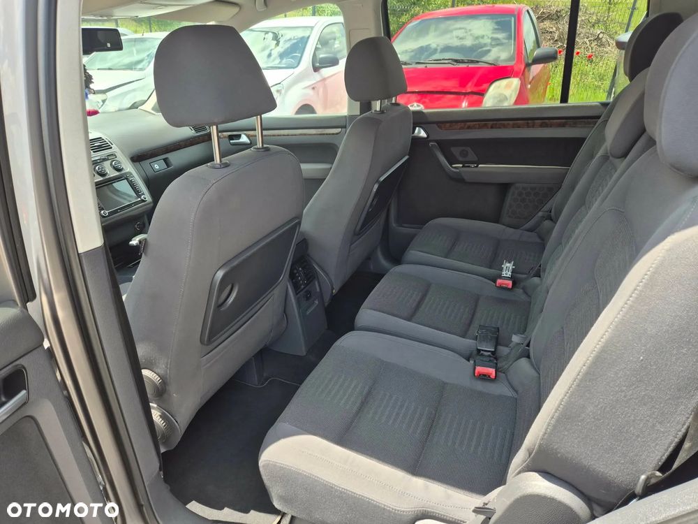 Volkswagen Touran 2.0 TDI DPF Highline DSG - 18