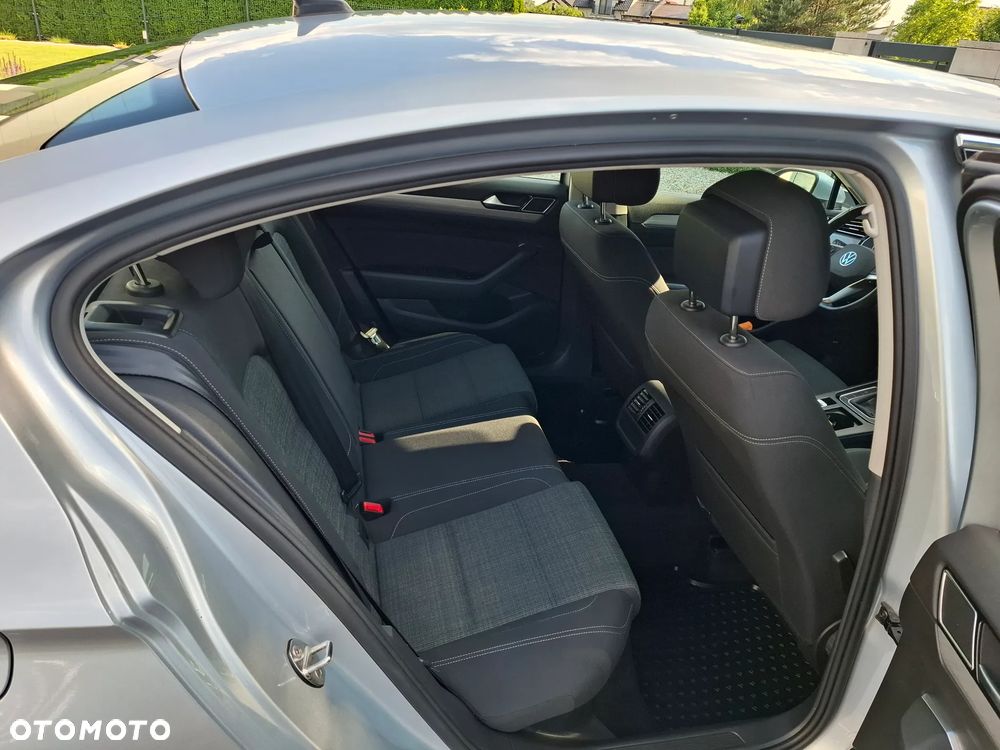 Volkswagen Passat 2.0 TDI EVO Elegance - 16