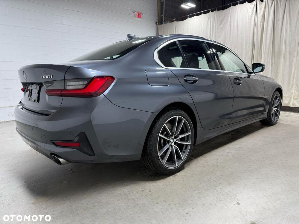 BMW Seria 3 330i xDrive M Sport - 5