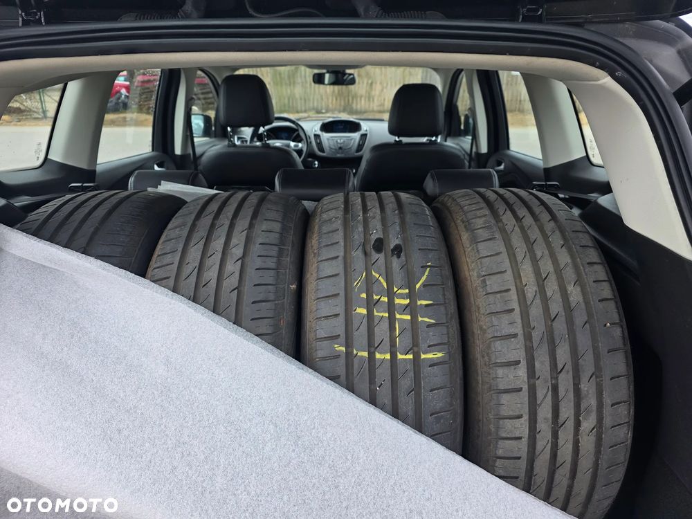 Ford Kuga 1.5 EcoBoost 2x4 Titanium - 10