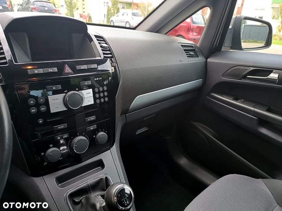 Opel Zafira - 25