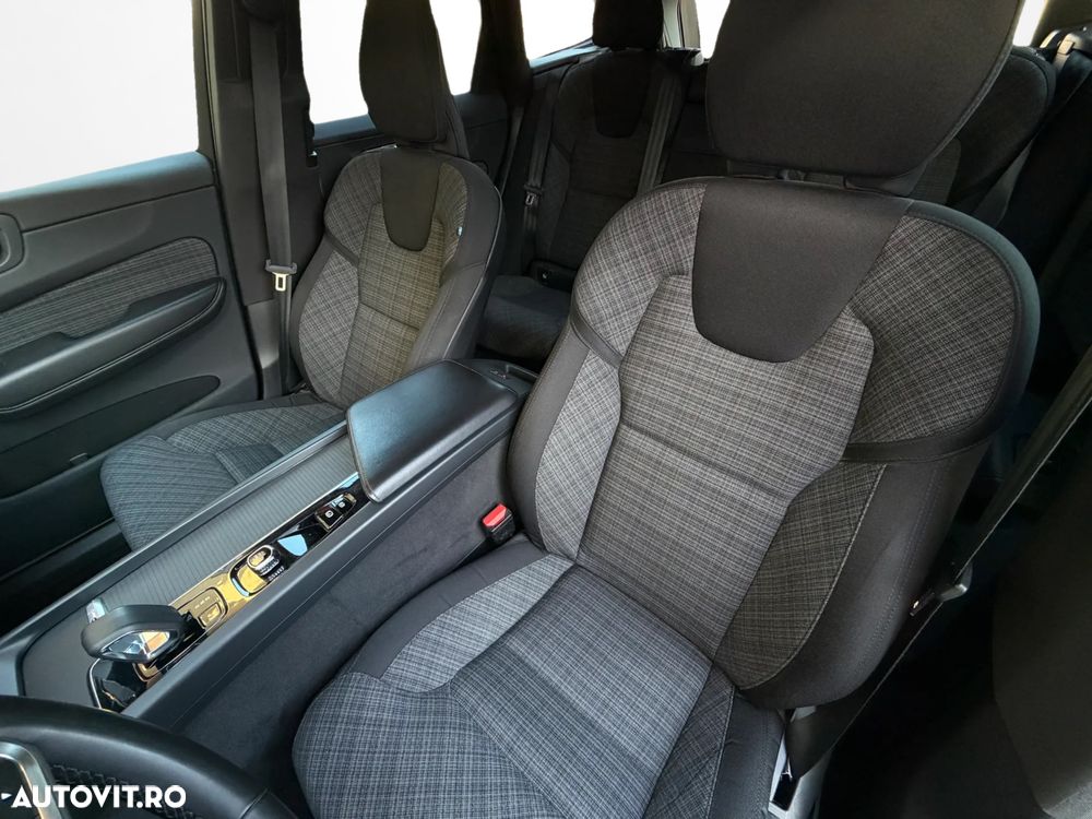 Volvo XC 60 B4 MHEV AWD Momentum Pro - 8
