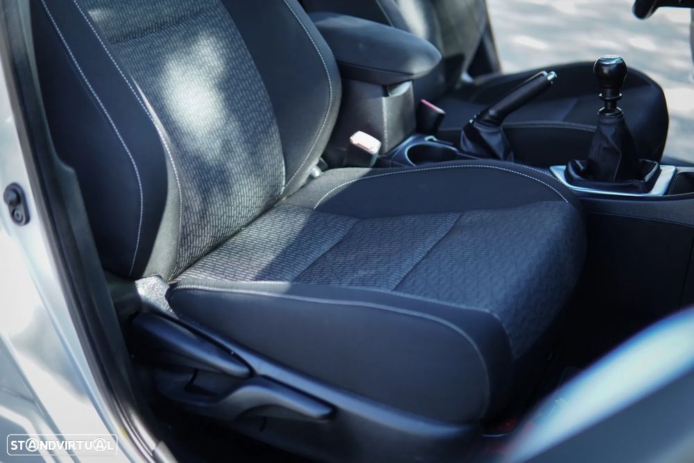 Toyota Auris 1.4 D-4D Exclusive+P.Sport - 56