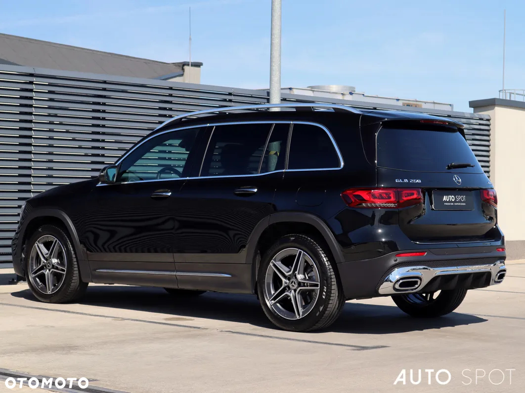 Mercedes-Benz GLB 250 4-Matic AMG Line 8G-DCT - 4