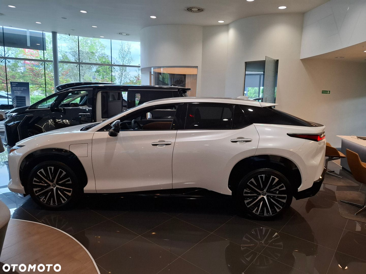 Lexus RZ 450e Omotenashi DIRECT4 - 2