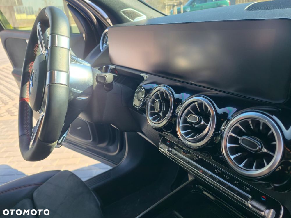 Mercedes-Benz GLA - 7