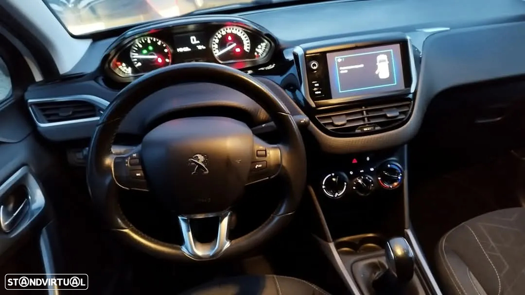 Peugeot 2008 1.6 BlueHDi Style - 11