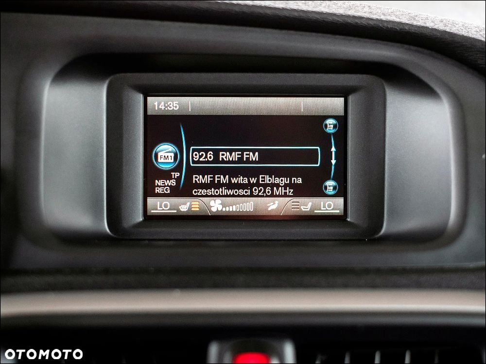 Volvo V40 Cross Country - 22