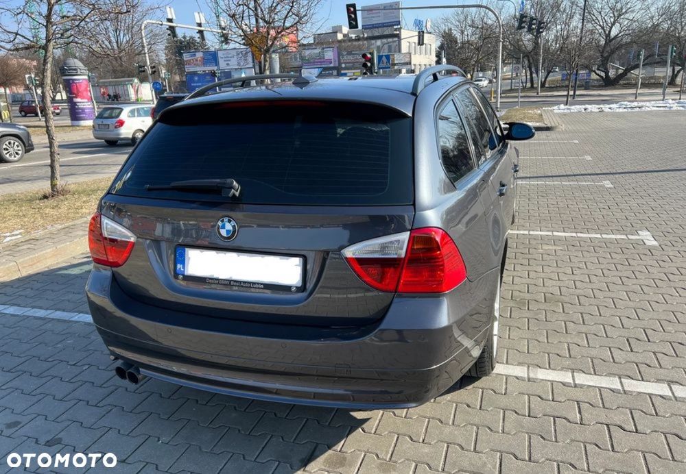 BMW Seria 3 325xi Touring - 9
