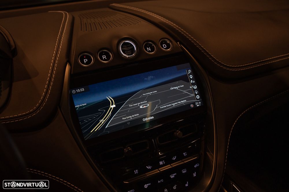 Aston Martin DBX - 29