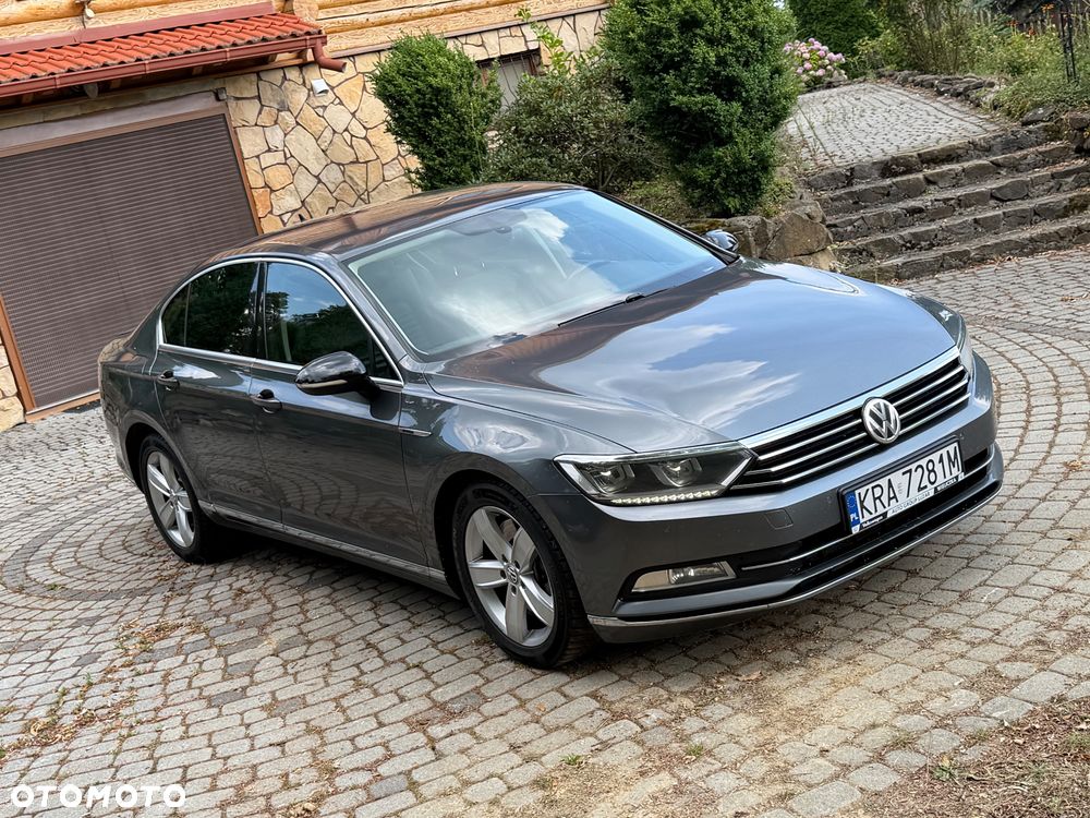 Volkswagen Passat - 1