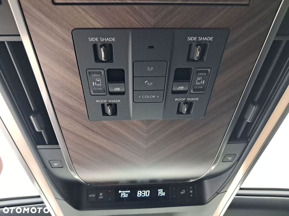 Lexus LM - 24